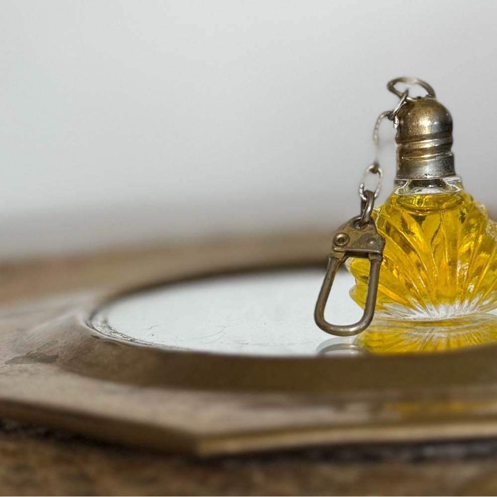 Elegant Yellow Glass Perfume Bottle - Picture 5 of 6